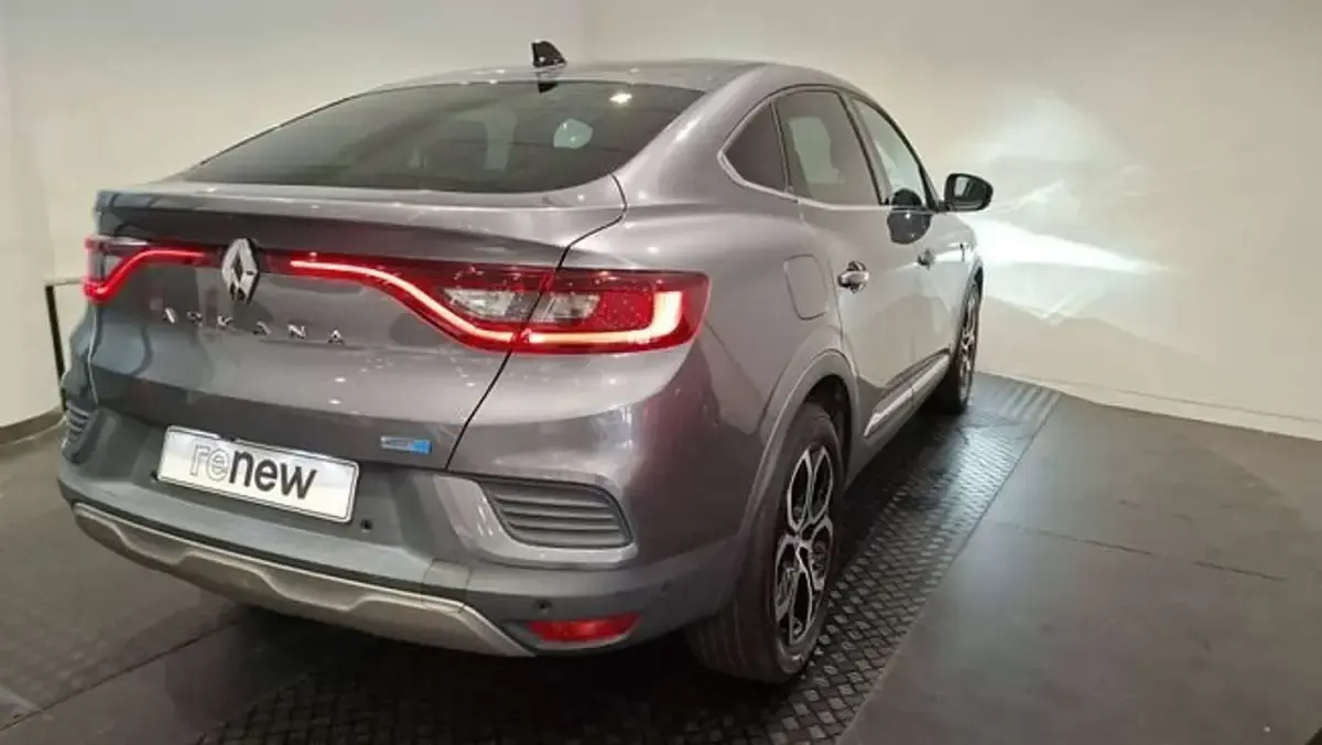 Usado Renault Arkana Zen 145 CV (106 kW) 2022 Gris / plata SUV
