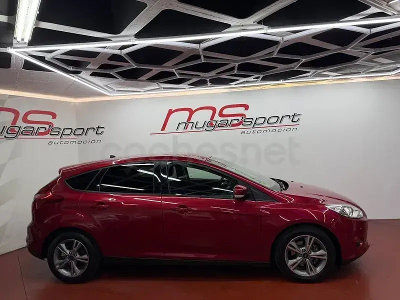 Usado Ford Focus Trend 115 CV (84 kW) 2014 Granate Berlina