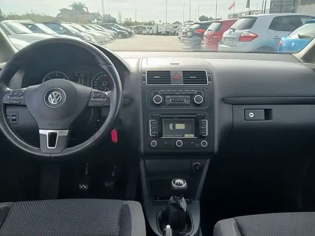 Usado VW Touran Advance 105 CV (77 kW) 2011 Gris Monovolumen