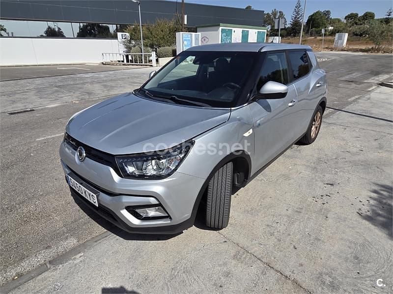 Gris / plata Usado 2019 Ssangyong (KGM) Tivoli Limited SUV | 9900 € (Precio justo) - Imagen 1/4