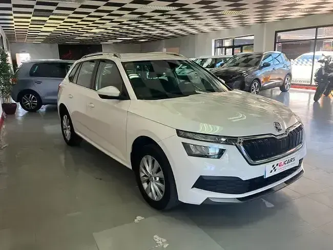 Usado Skoda Kamiq Ambition 110 CV (80 kW) 2021 Blanco SUV