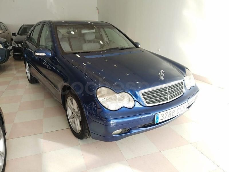 Usado Mercedes C270 Classic 170 CV (125 kW) 2002 Azul Berlina