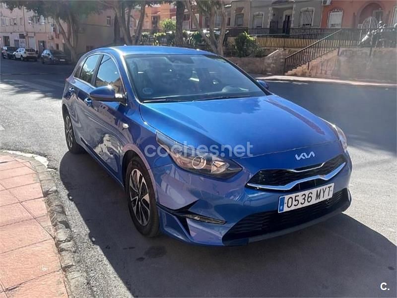 Usado Kia Ceed 100 CV (73 kW) 2025 Azul Utilitario