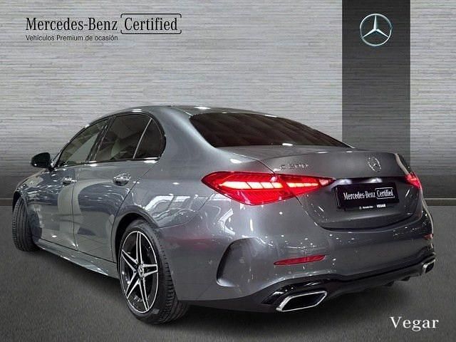 Usado Mercedes C200 AMG line 204 CV (150 kW) 2021 Gris selenita Berlina
