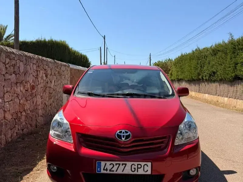 Usado Toyota Verso Active 126 CV (92 kW) 2009 Granate Monovolumen