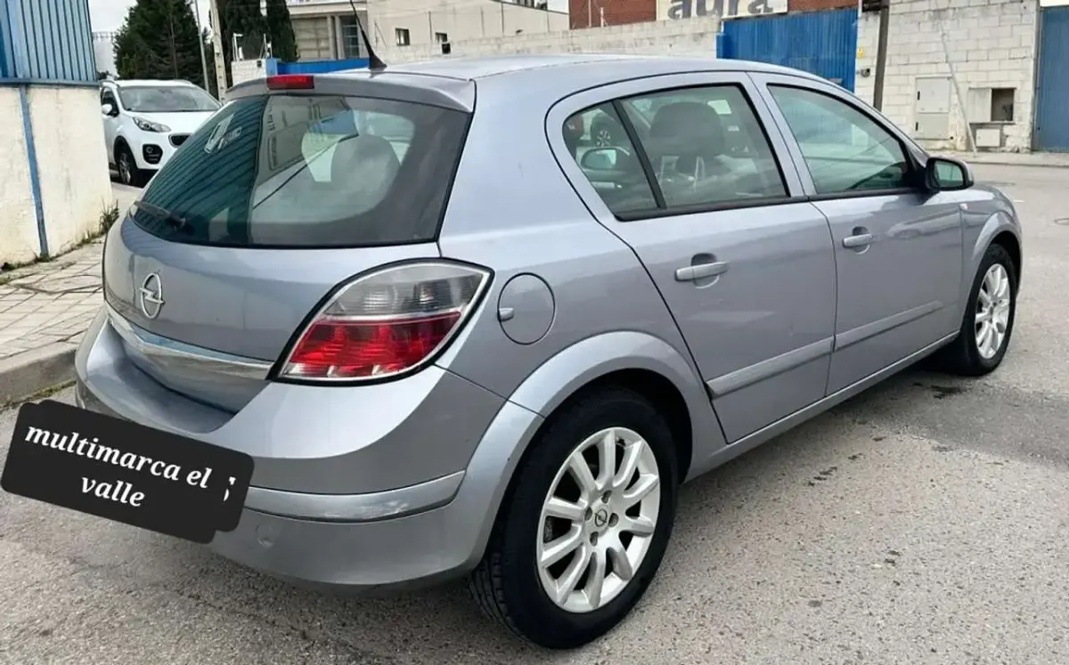 Usado Opel Astra Enjoy 90 CV (66 kW) 2007 Gris Utilitario
