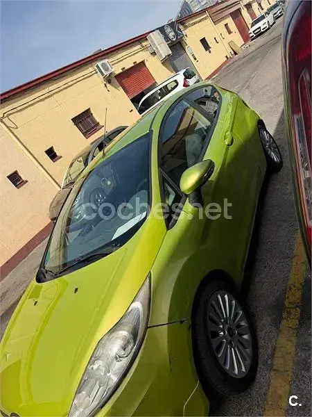 Usado Ford Fiesta Sport 100 CV (73 kW) 2008 Verde Utilitario