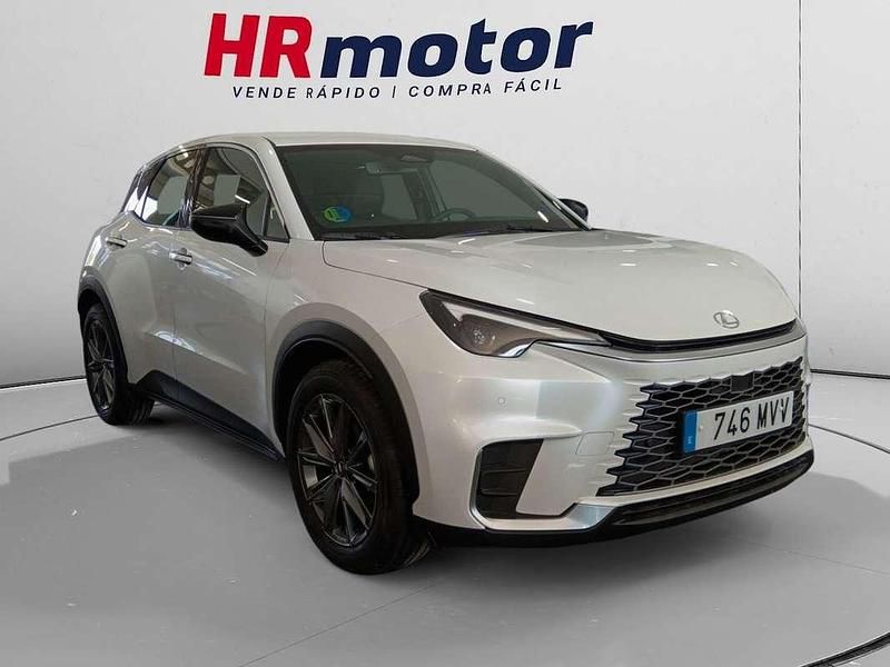 Blanco Nuevo 2024 Lexus LBX SUV | 30.490 € (Buen precio) - Imagen 1/4
