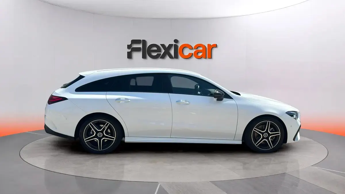 Usado Mercedes CLA200 Shooting Brake 163 CV (119 kW) 2024 Blanco Familiar