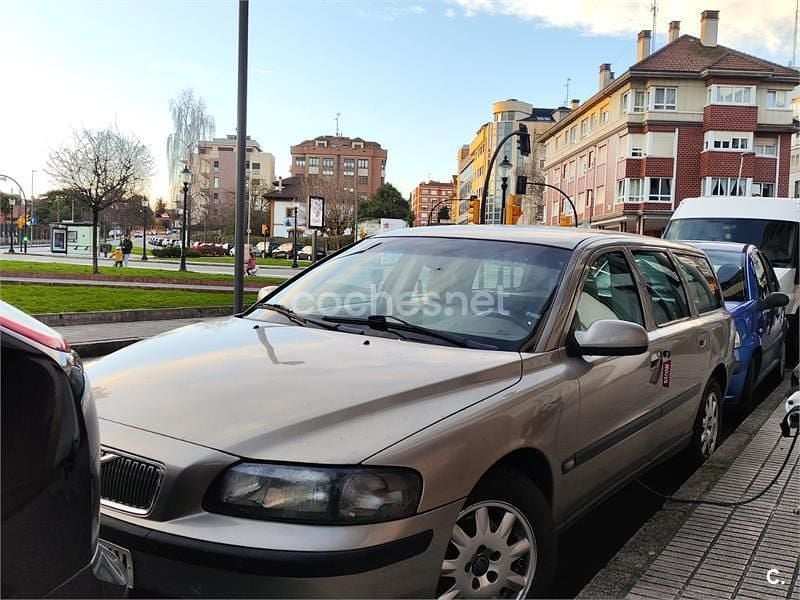 Usado Volvo V70 140 CV (102 kW) 2002 Beige Familiar