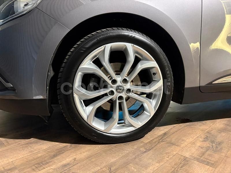 Usado Renault Scénic IV Life 115 CV (84 kW) 2017 Gris / plata Monovolumen