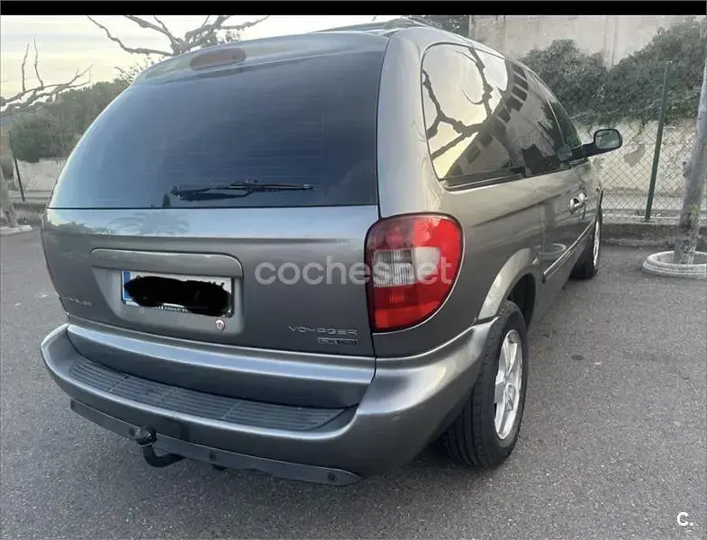 Usado Chrysler Voyager 150 CV (110 kW) 2007 Beige Monovolumen