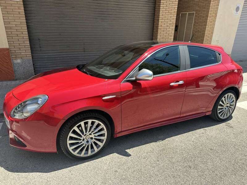 Rojo Usado 2012 Alfa Romeo Giulietta Distinctive Utilitario | 7500 € (Buen precio) - Imagen 1/4