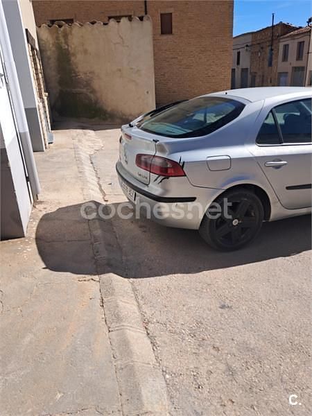 Usado Renault Laguna II Expression 110 CV (80 kW) 2001 Gris / plata Berlina