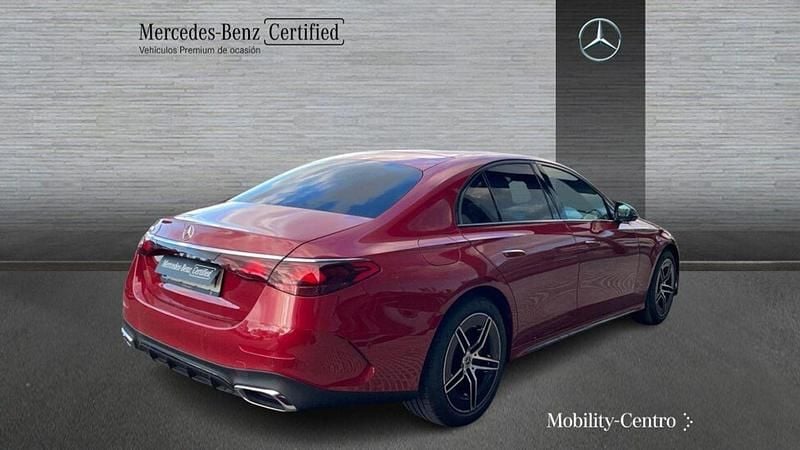 Usado Mercedes E200 204 CV (150 kW) 2025 Rojo Berlina