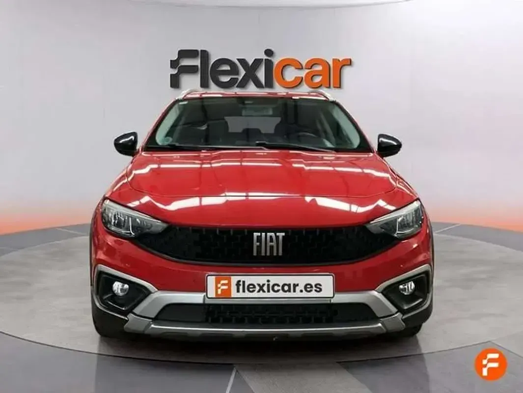 Usado Fiat Tipo Cross 101 CV (74 kW) 2021 Rojo Berlina