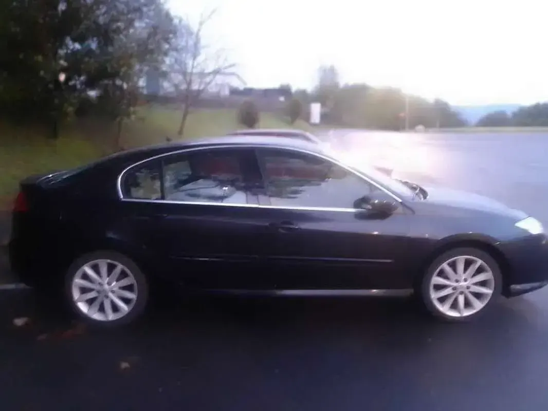 Usado Renault Laguna III Dynamique 150 CV (110 kW) 2008 Negro Berlina