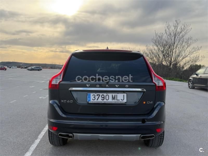 Usado Volvo XC60 R-Design Momentum 181 CV (133 kW) 2016 Negro SUV