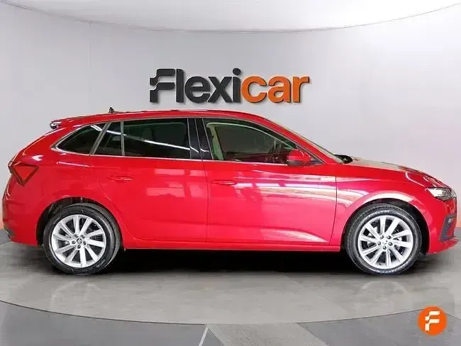 Usado Skoda Scala Selection 115 CV (84 kW) 2024 Rojo Utilitario