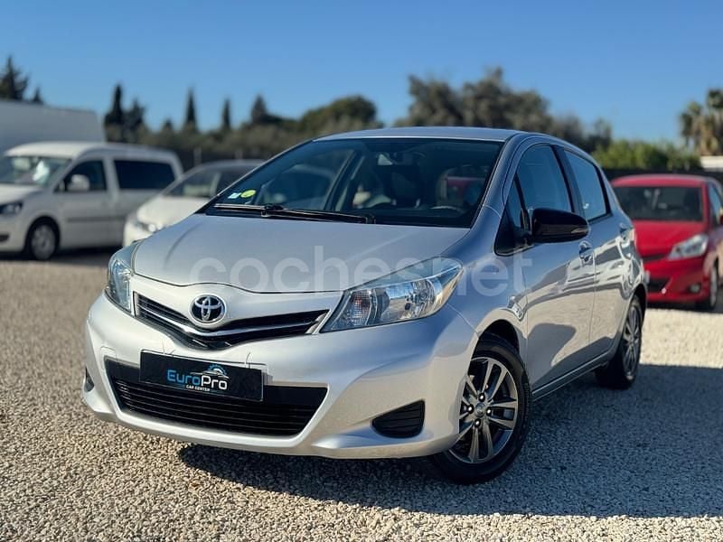Usado Toyota Yaris Active 90 CV (66 kW) 2012 Gris / plata Utilitario