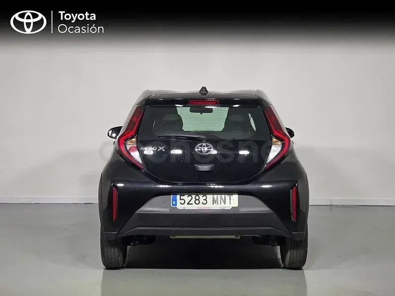 Usado Toyota Aygo X Play 72 CV (52 kW) 2024 Negro SUV