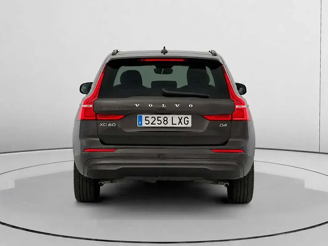 Usado Volvo XC60 Momentum 197 CV (144 kW) 2022 Gris SUV