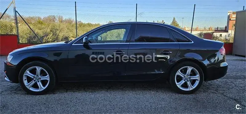 Usado Audi A4 143 CV (105 kW) 2012 Negro Berlina