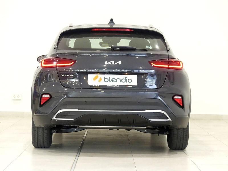 Usado Kia XCeed 100 CV (73 kW) 2024 Gris SUV