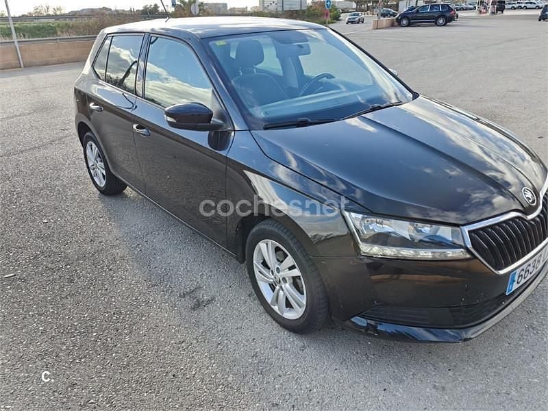 Usado Skoda Fabia Ambition 95 CV (69 kW) 2020 Negro Berlina