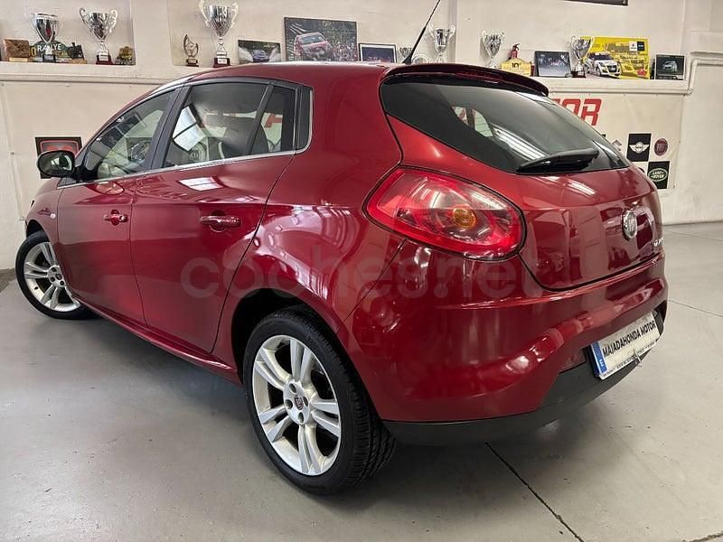 Usado Fiat Bravo Dynamic 120 CV (88 kW) 2011 Granate Utilitario