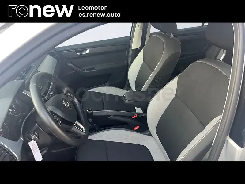 Usado Skoda Fabia 95 CV (69 kW) 2018 Gris / plata Berlina
