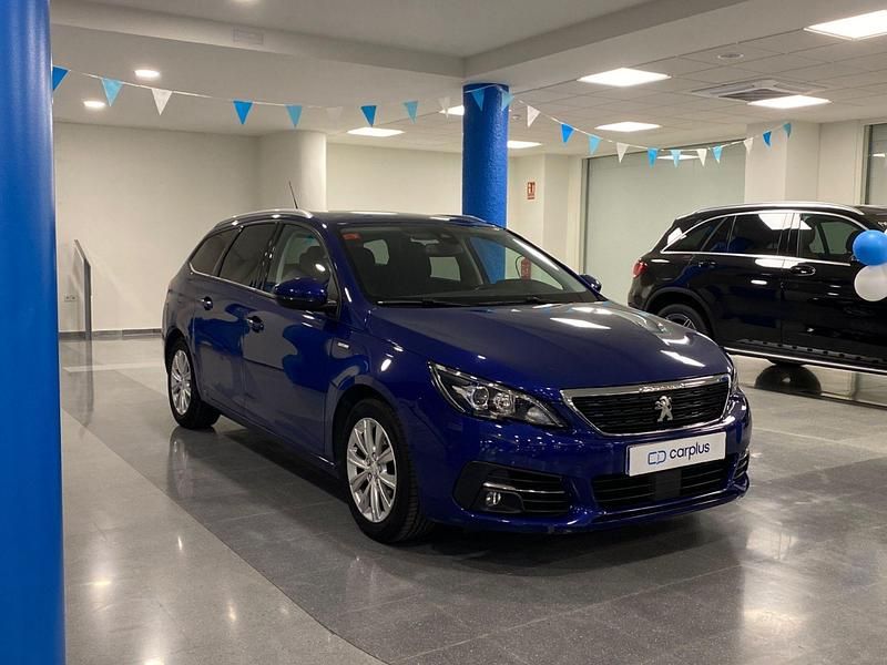Usado Peugeot 308 SW Style 100 CV (73 kW) 2019 Azul magnético (metalizado) Familiar