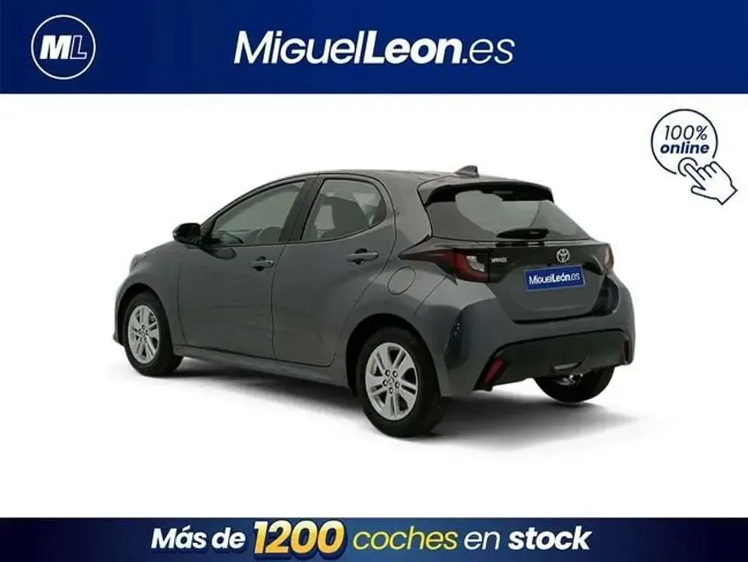 Usado Toyota Yaris Active 116 CV (85 kW) 2025 Gris Utilitario