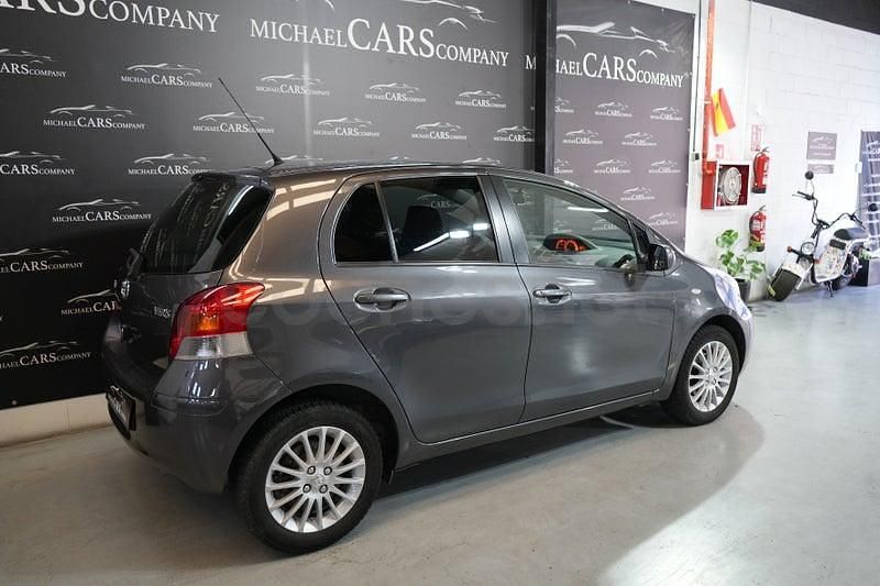 Begagnad Toyota Yaris Sol 101 HK (74 kW) 2009 Grå Sedan