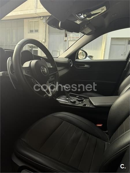 Usado Alfa Romeo Giulia Super 180 CV (132 kW) 2017 Gris / plata Berlina