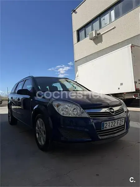 Usado Opel Astra Edition 110 CV (80 kW) 2008 Azul Familiar