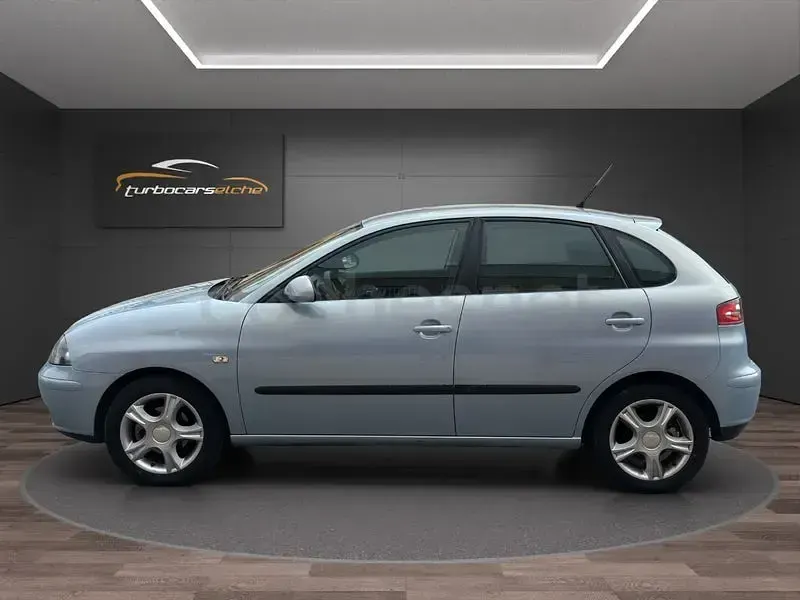 Usado Seat Ibiza Reference 100 CV (73 kW) 2005 Gris / plata Utilitario