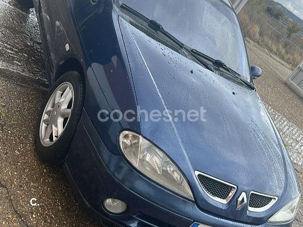 Usado Renault Mégane Coupé Dynamique 105 CV (77 kW) 2001 Azul Coupe