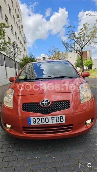 Usado Toyota Yaris Luna 75 CV (55 kW) 2006 Naranja Berlina