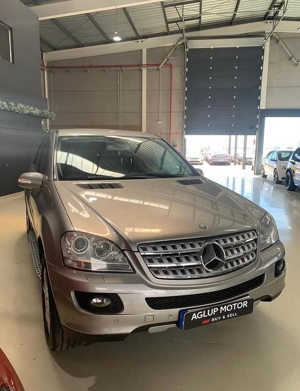 Usado Mercedes ML350 272 CV (200 kW) 2005 Gris SUV