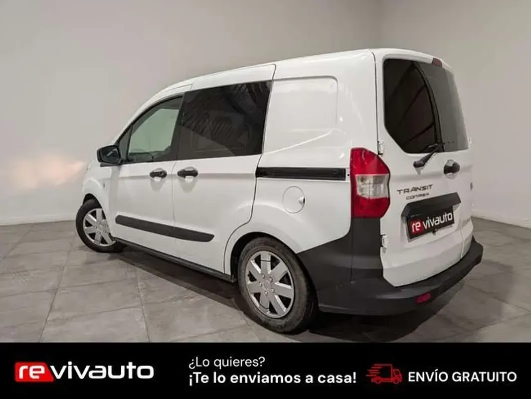 Usado Ford Tourneo Courier Trend 76 CV (55 kW) 2015 Blanco Monovolumen