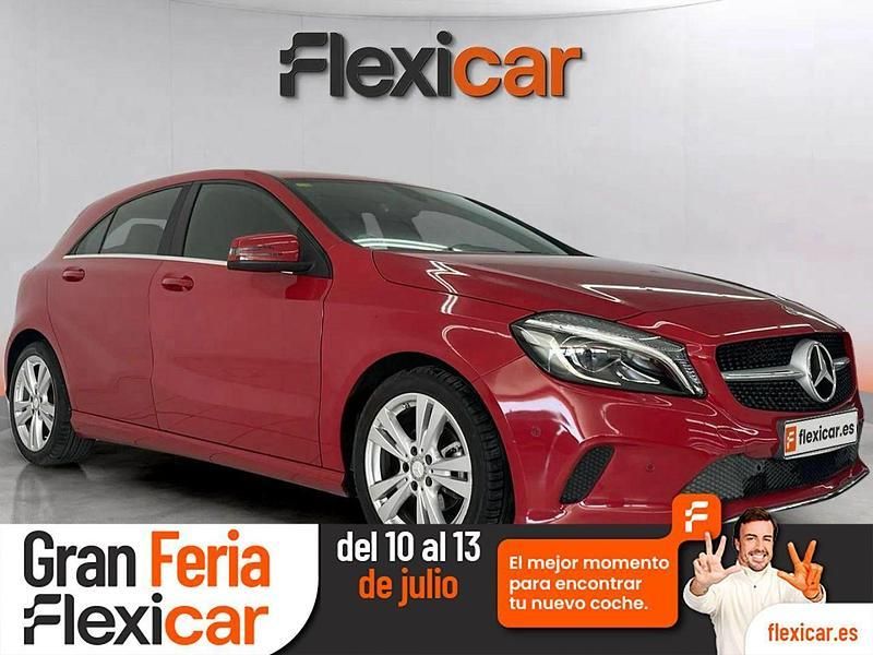 Usado Mercedes A180 Style 109 CV (80 kW) 2015 Rojo Utilitario
