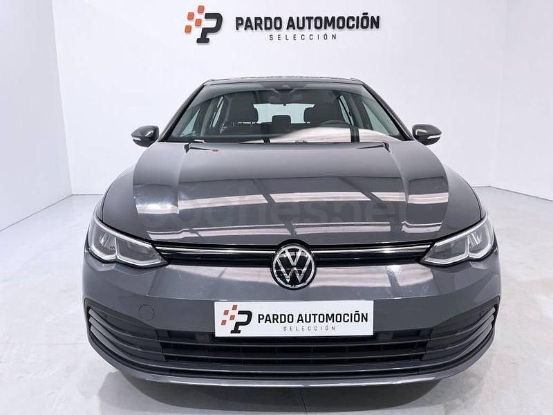 Usado VW Golf VIII Life 115 CV (84 kW) 2020 Gris / plata Berlina