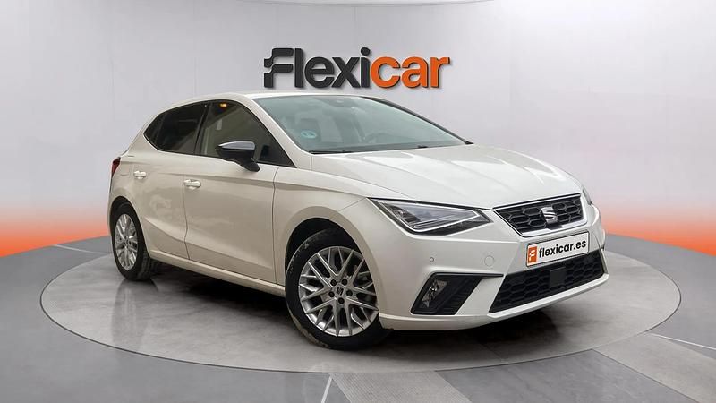 Usado Seat Ibiza FR 110 CV (80 kW) 2022 Blanco Utilitario