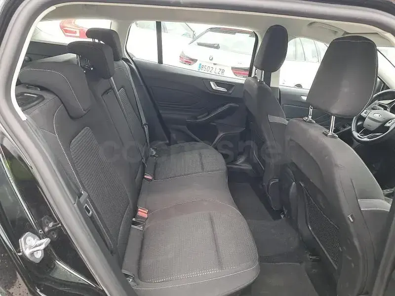 Usado Ford Focus Trend 120 CV (88 kW) 2022 Negro Familiar