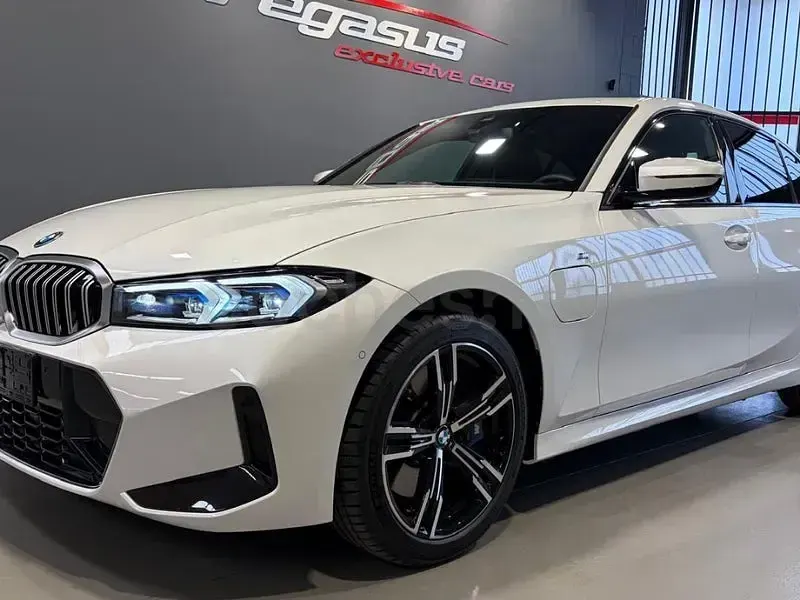 Usado BMW 330e Comfort Edition 292 CV (214 kW) 2025 Blanco Berlina