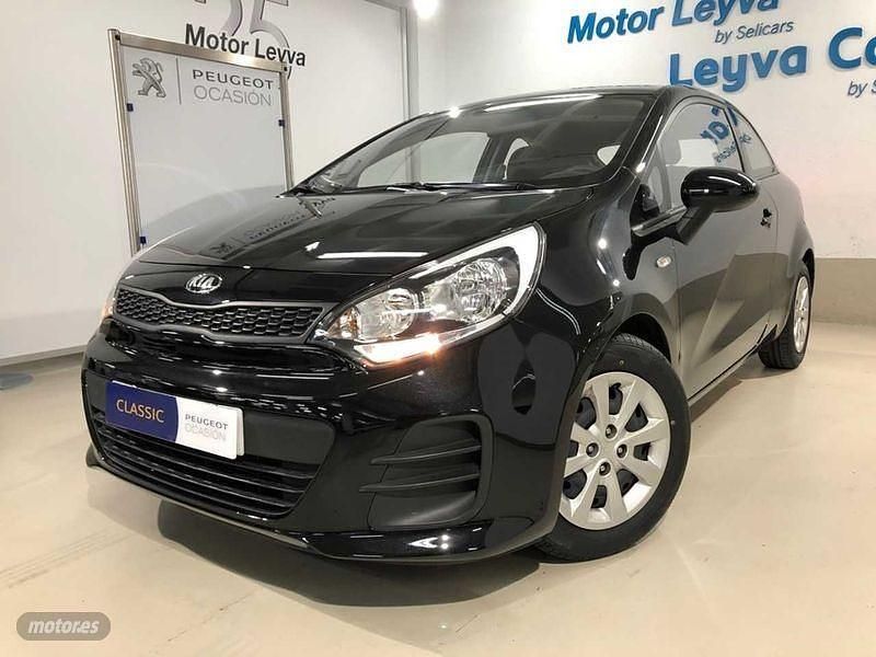 Negro Usado 2015 Kia Rio Utilitario | 7900 € (Precio justo) - Imagen 1/4