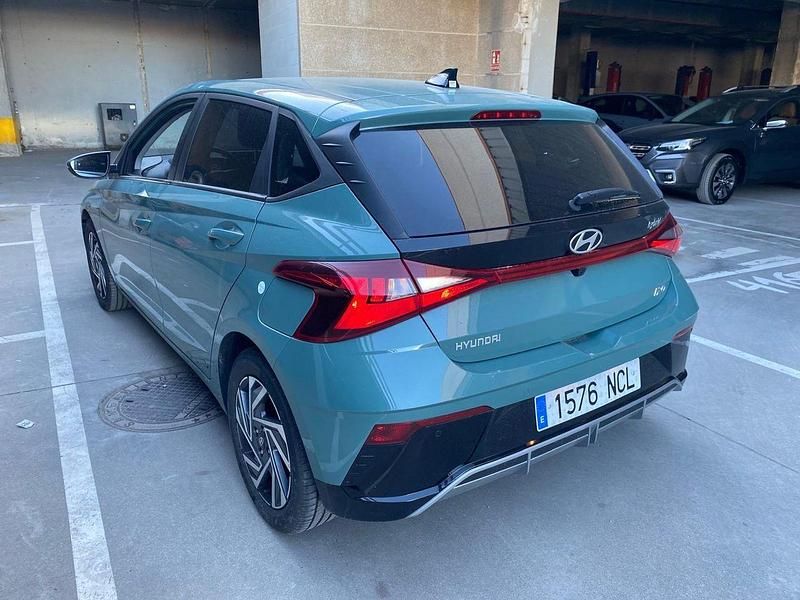 Usado Hyundai i20 100 CV (73 kW) 2025 Verde Utilitario