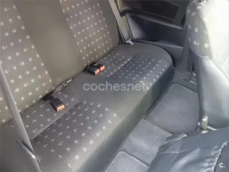 Usado Citroën Saxo 75 CV (55 kW) 2001 Rojo Utilitario