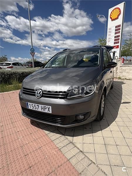 Usado VW Touran Advance 105 CV (77 kW) 2013 Gris / plata Monovolumen